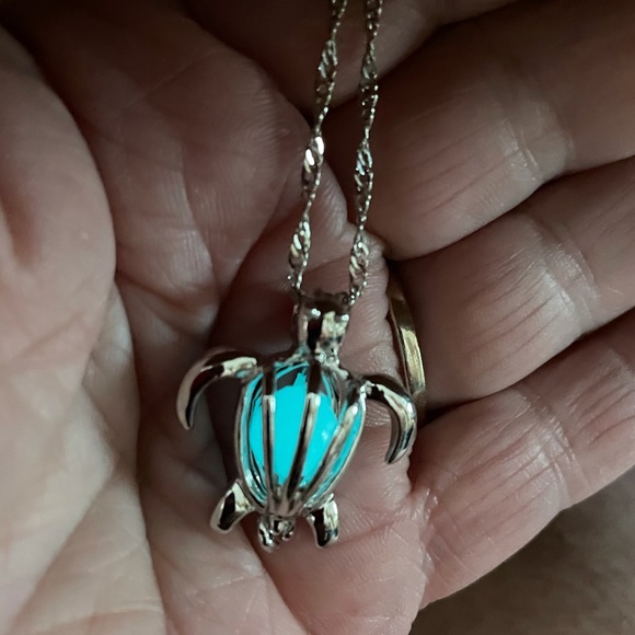 Silver Sea Turtle Pendant with Bead 18” chain Lobster clasp Fashion Jewelry - Picture 5 of 7